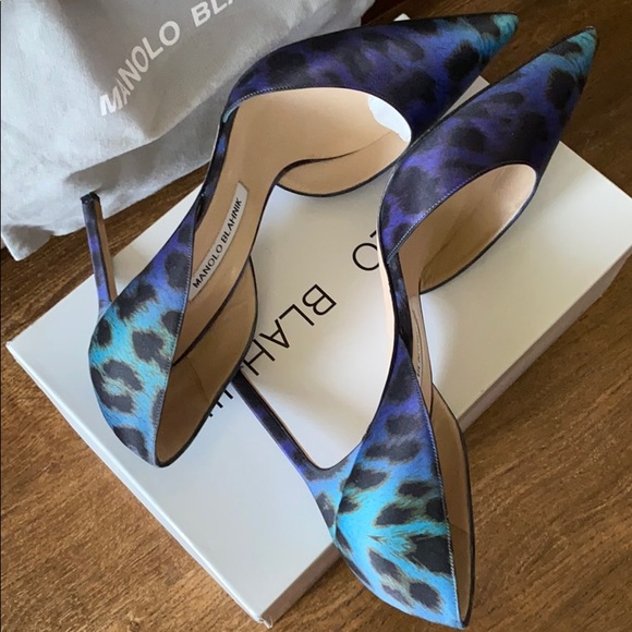 Manolo Blahnik Leopard Fabric Pump - Picture 13 of 16